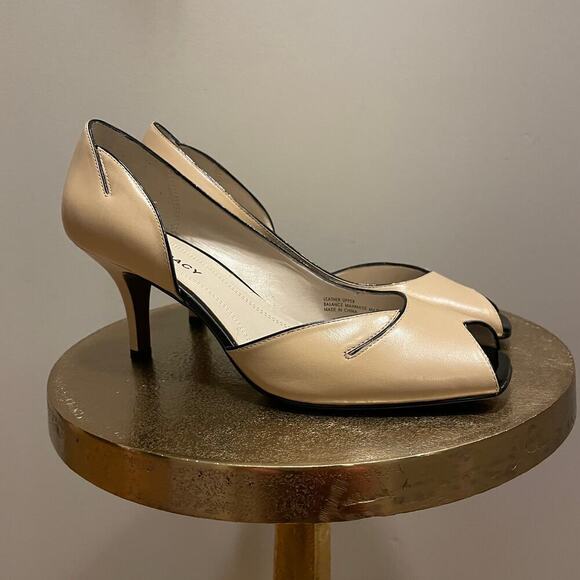 Nude Leather 8 Ellen Tracy Raleigh Pumps | Black Trim, Peep Toe Heels, NWOB $200 - Picture 12 of 12